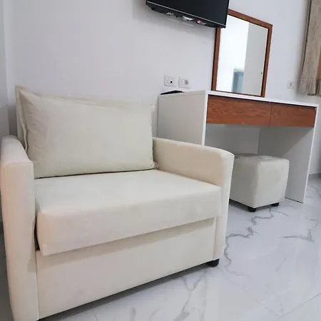 Aparthotel Mihali *